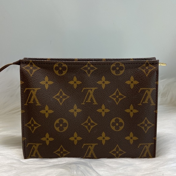 Louis Vuitton Monogram Toiletry Pouch 19 - Picture 2 of 9